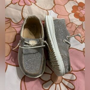 Glittery Toddler hey dude ✨